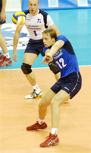 How to improve volleyball skills in passing
